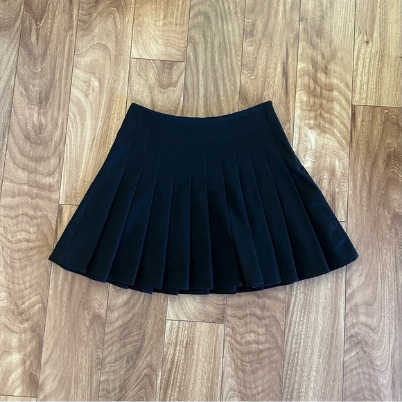 Brandy Melville Dresses & Skirts - Brandy Melville pleated skirt